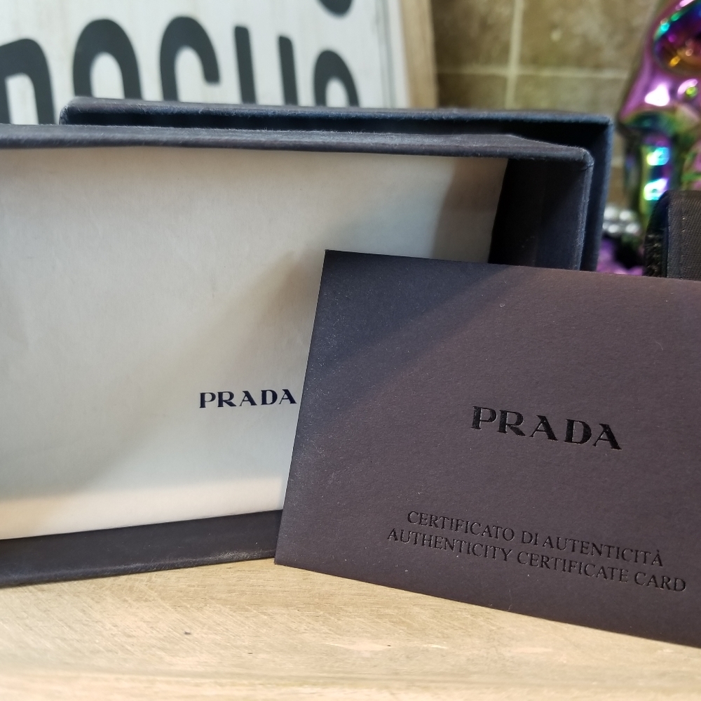 AUTHENTIC Prada 6 Key Holder Case - Picture 3 of 16